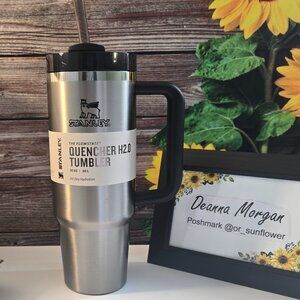 STAINLESS NAIJEL GRAPH - 30oz Stanley The Quencher H2.0 Flowstate Tumbler 🖤🩶🌻